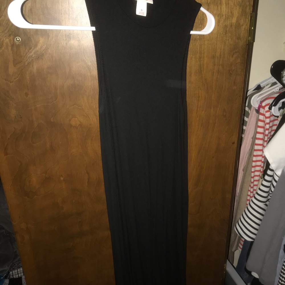 Black sleeveless midi dress